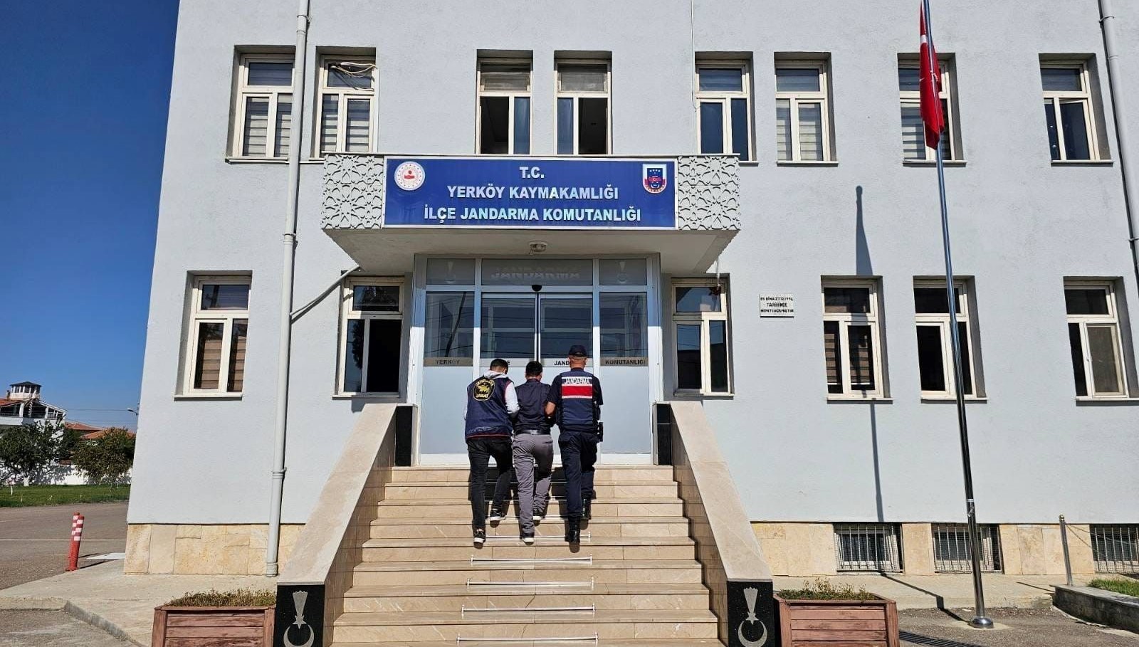 6 yil kesinlesmis cezasi bulunan firari yakalandi pArTb46h