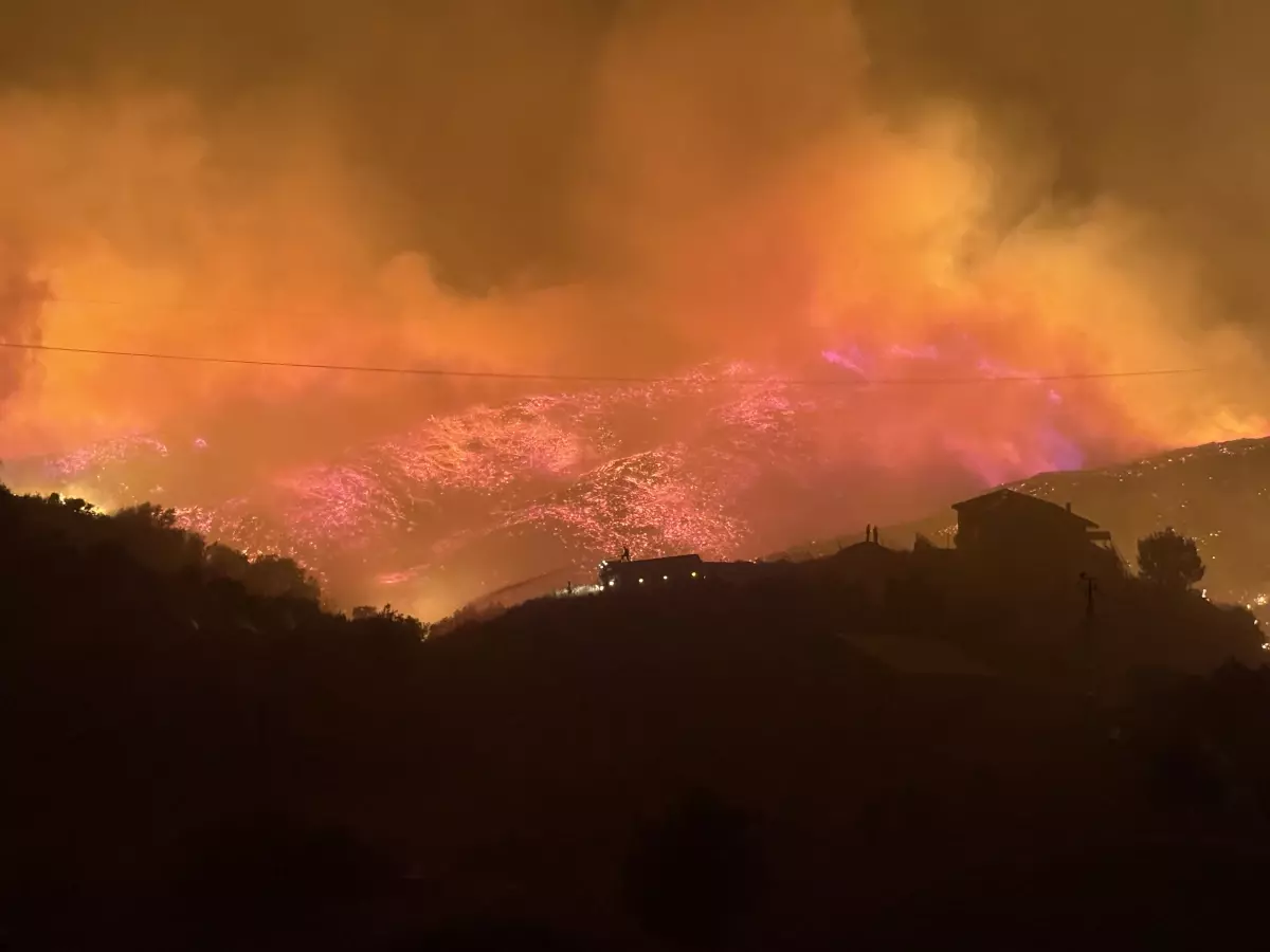 orman yangini iki mahalleyi tehdit ediyor H9T6Qcgi