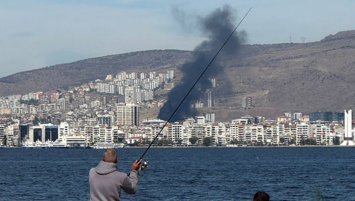 izmirde insaat atiklarindan yangin cikti 1BX9X41c.jpg