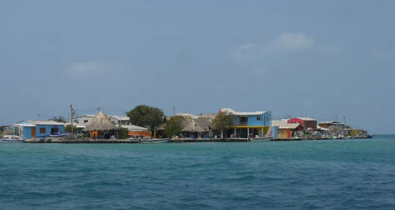 Komşunun Mutfak Kapısından Geçen Yol: Santa Cruz del Islote